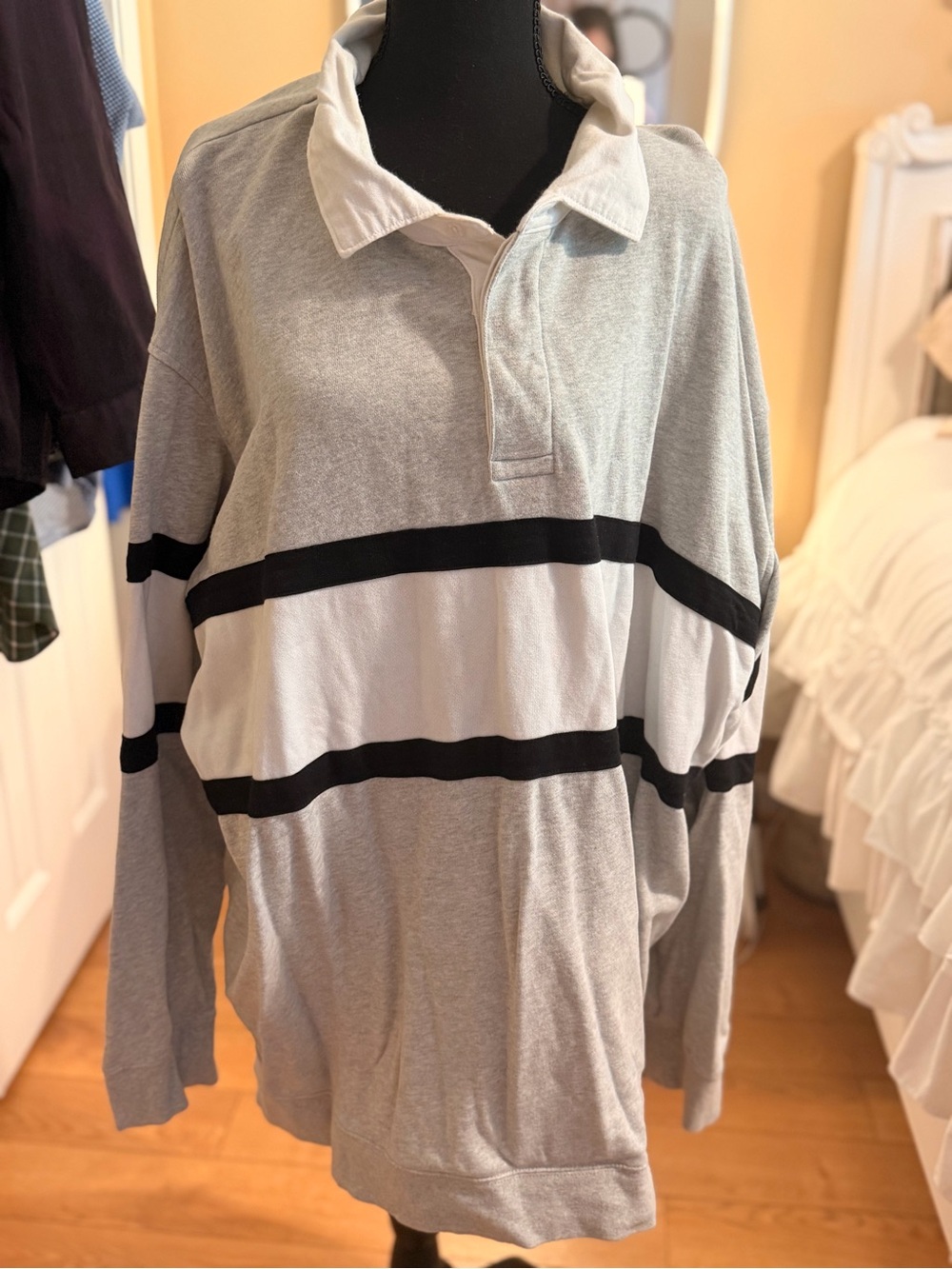 Arizona Jean Company Grey and Black Rugby-Style Long Sleeve Shirt